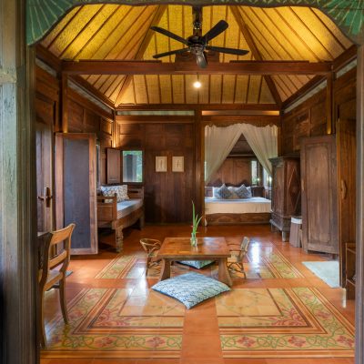 Yabbiekayu Bungalow 2 with traditionally carved four poster bed